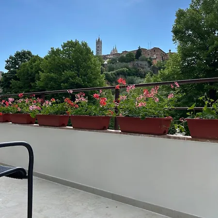Casa Con Vista Sul Duomo, 400 M Da Piazza Del Campo 度假居 *